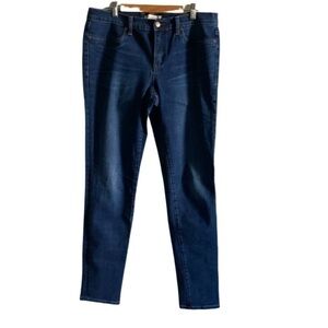 Henry & Belle Super Skinny jeans. Size 32. Medium wash.